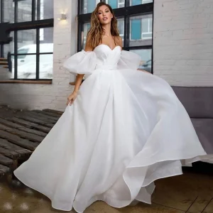 Abito da sposa in pizzo taglie forti con maniche corte a palloncino, linea A con lacci sul retro - Collezione Princess 2023