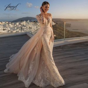 Abito da sposa a sirena con scollo a illusion e maniche lunghe in pizzo e dettagli lussuosi