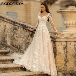 Abito da sposa elegante con collo a O, applicazioni in pizzo, maniche lunghe e linea A