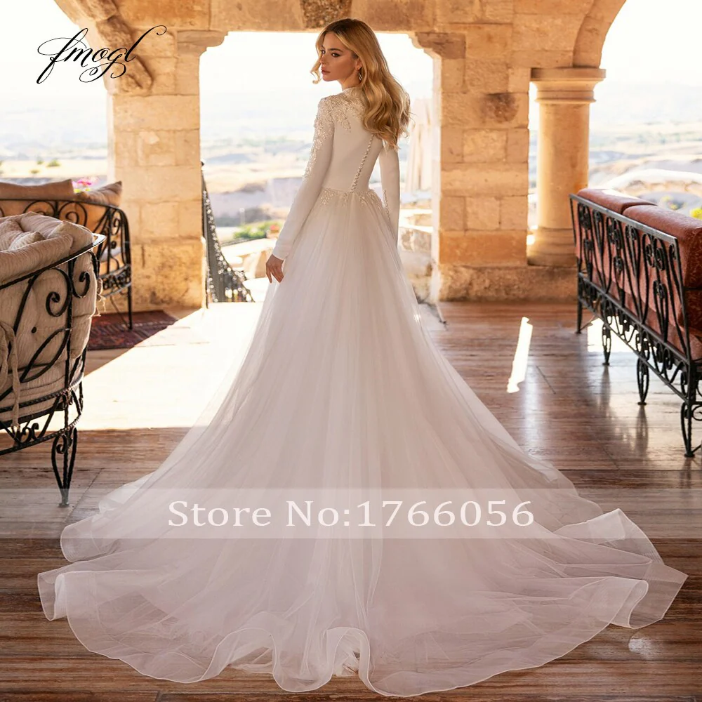 Abito da sposa vintage con scollo a V, maniche lunghe in pizzo e applicazioni lussuose - immagine 3