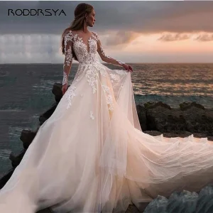 Abito da sposa da spiaggia di lusso 2023 con applicazioni in pizzo, maniche lunghe trasparenti
