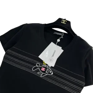 CHANEL - T-shirt